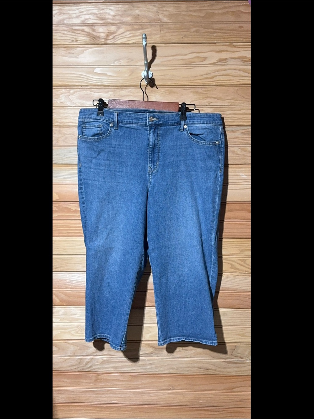 Gloria Vanderbilt Medium Blue Cropped Straight-Leg Jeans